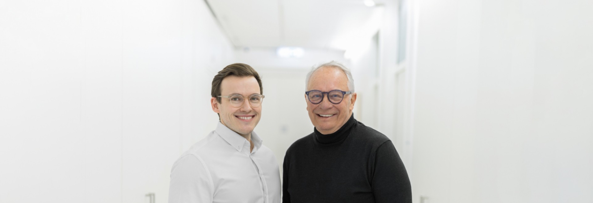 Foto von Dr. Maischberger (links) und Professor Dr. med. dent. Hannes Wachtel (rechts)